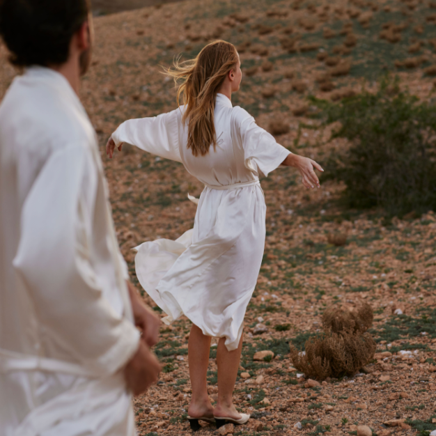 Mariée - Robe longue en soie blanc poudré