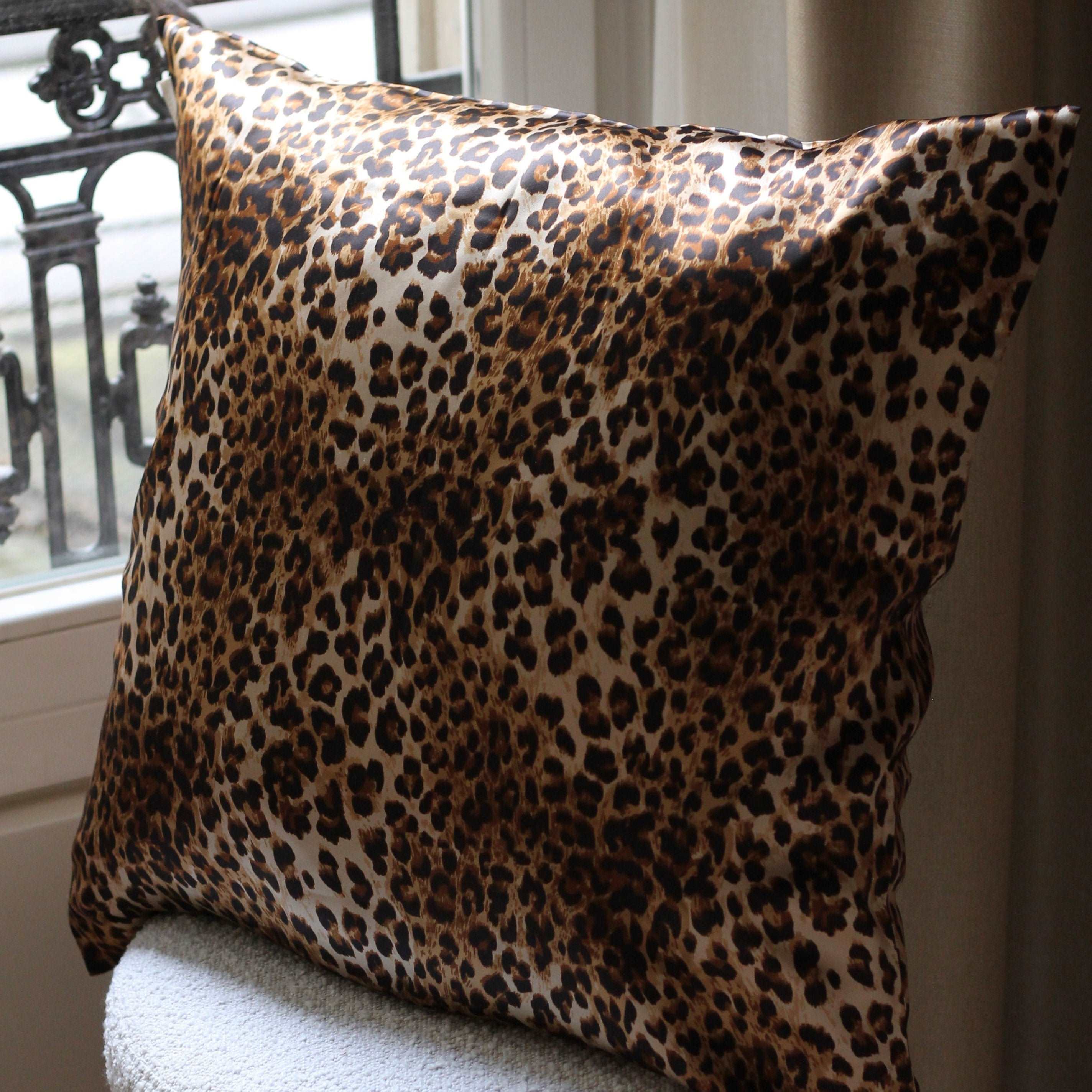 Leopard print silk pillowcase made from 25 momme mulberry silk, combining elegance and luxury for a stylish and comfortable addition to your home decor.